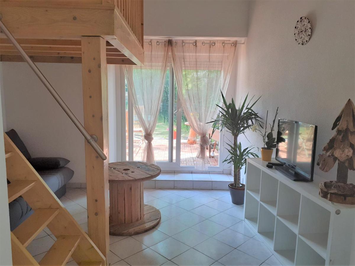 Appartement Rez De Chaussee Avec Terrasse Et Jardin Tence Buitenkant foto