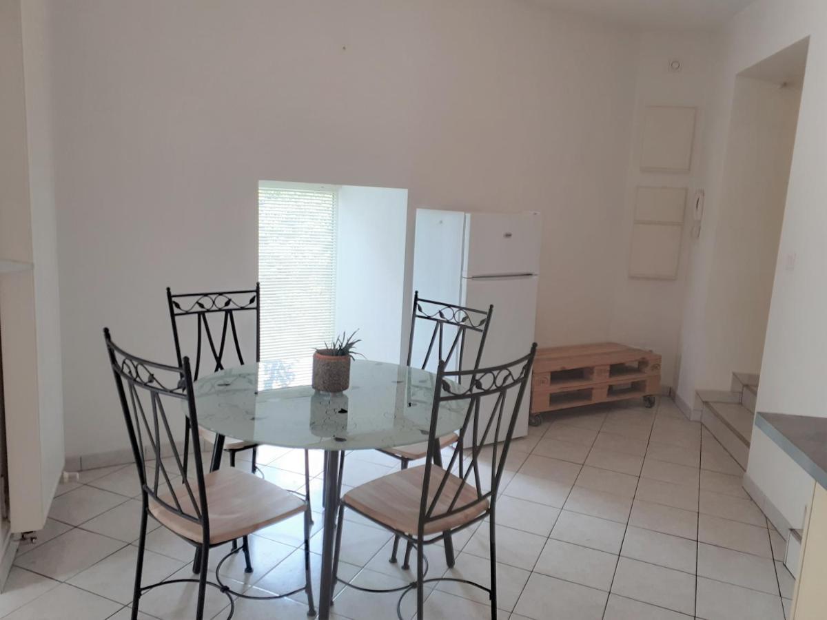 Appartement Rez De Chaussee Avec Terrasse Et Jardin Tence Buitenkant foto