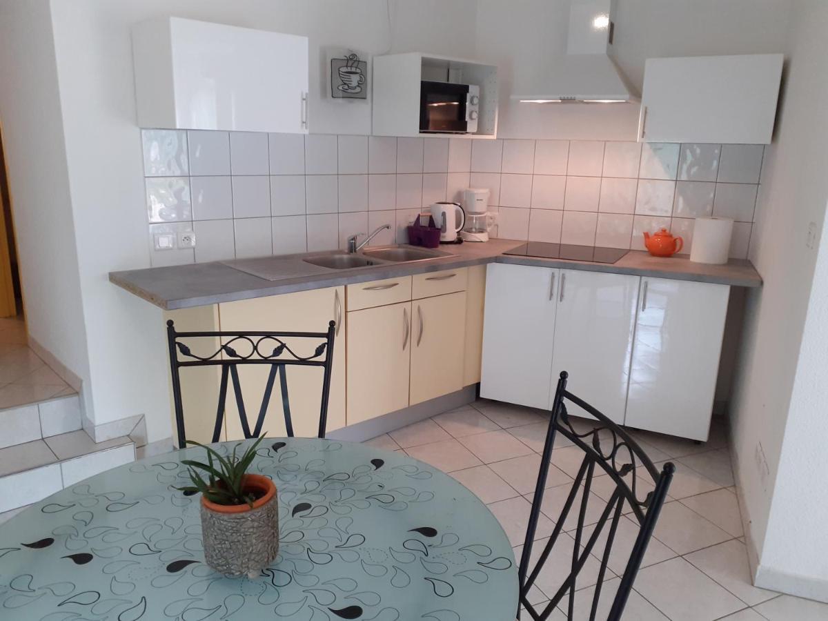 Appartement Rez De Chaussee Avec Terrasse Et Jardin Tence Buitenkant foto