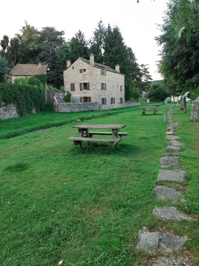 Appartement Rez De Chaussee Avec Terrasse Et Jardin Tence Buitenkant foto