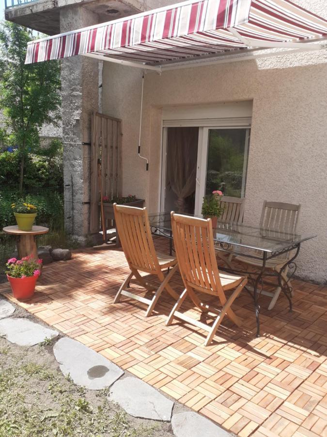Appartement Rez De Chaussee Avec Terrasse Et Jardin Tence Buitenkant foto